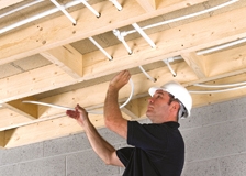 77264_fullimage_4189_Hep2O_Installation_-_plumber_300dpi_92x100mm_D.jpg